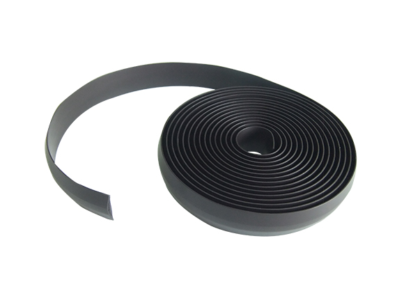 Extrusion magnet strips